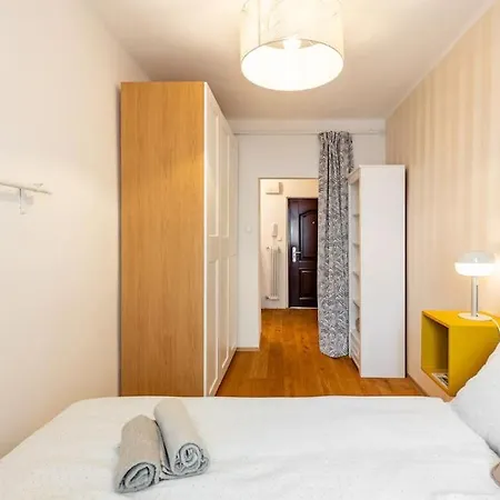 Tranquil Haven: Old Town Proximity Apartment