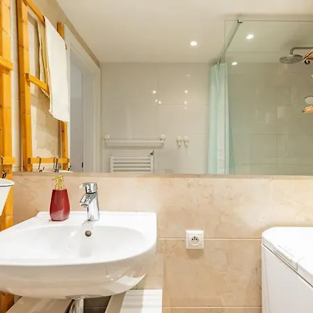 Tranquil Haven: Old Town Proximity Apartment Bratislava