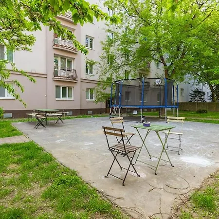 Tranquil Haven: Old Town Proximity Apartment