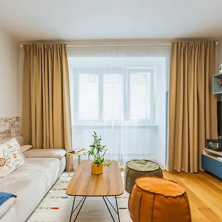 Tranquil Haven: Old Town Proximity