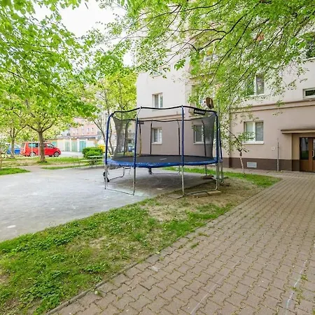 Tranquil Haven: Old Town Proximity