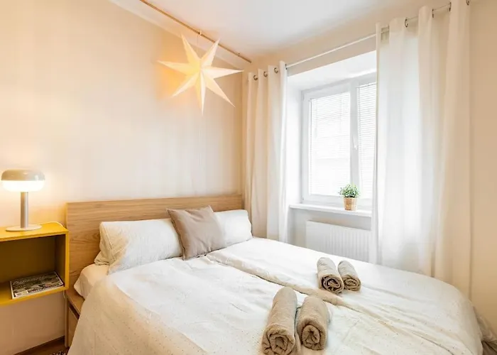 Tranquil Haven: Old Town Proximity