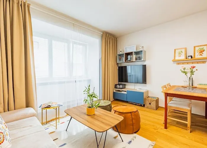 Tranquil Haven: Old Town Proximity Bratislava