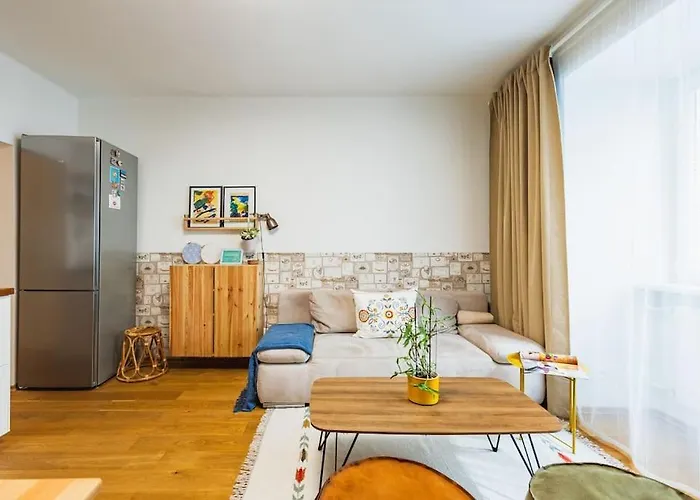 Tranquil Haven: Old Town Proximity