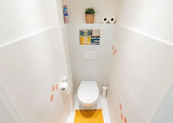 Tranquil Haven: Old Town Proximity *