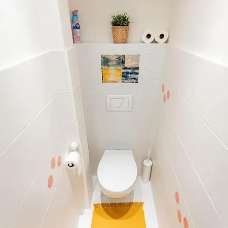 Tranquil Haven: Old Town Proximity *