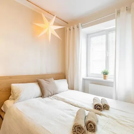 Tranquil Haven: Old Town Proximity