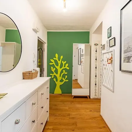 Tranquil Haven: Old Town Proximity Lägenhet *