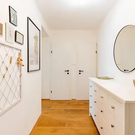 Apartman Tranquil Haven: Old Town Proximity *