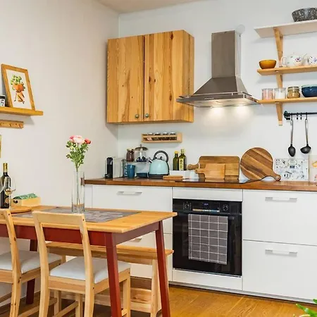 Tranquil Haven: Old Town Proximity Apartman *