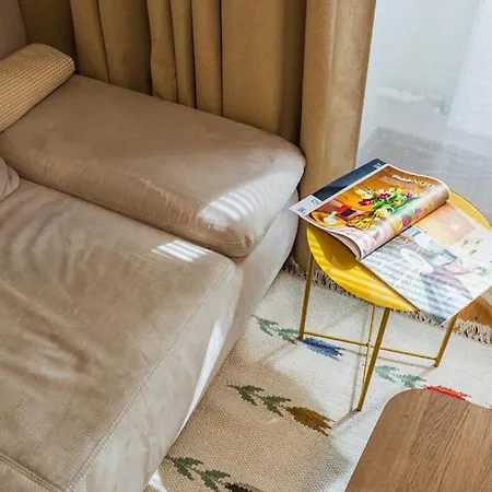 Lägenhet Tranquil Haven: Old Town Proximity *