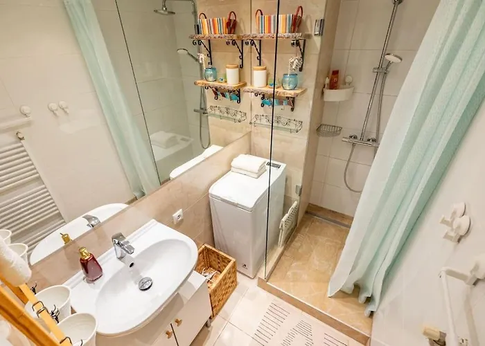 Tranquil Haven: Old Town Proximity Apartmán *