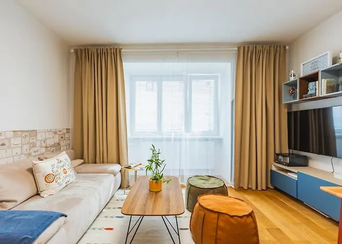 Tranquil Haven: Old Town Proximity