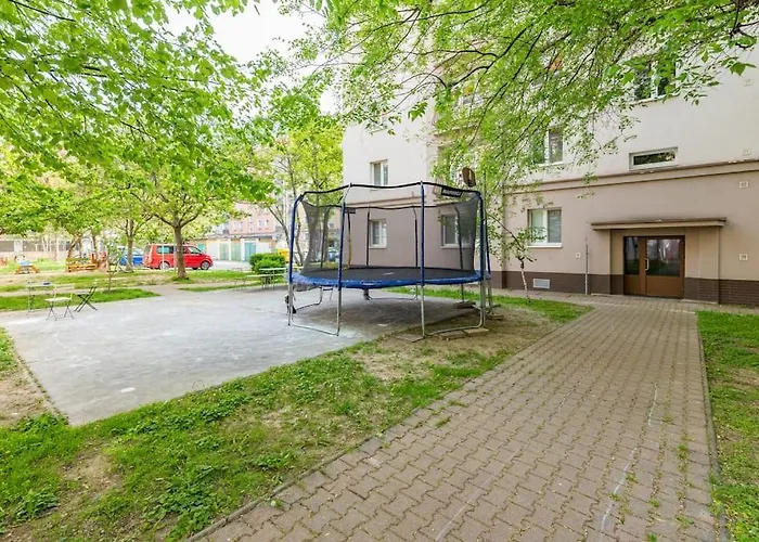 Tranquil Haven: Old Town Proximity