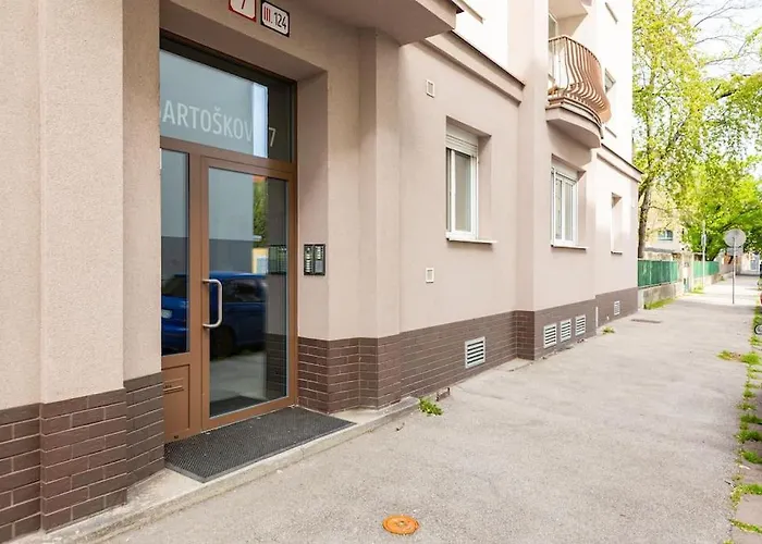 Tranquil Haven: Old Town Proximity Bratislava