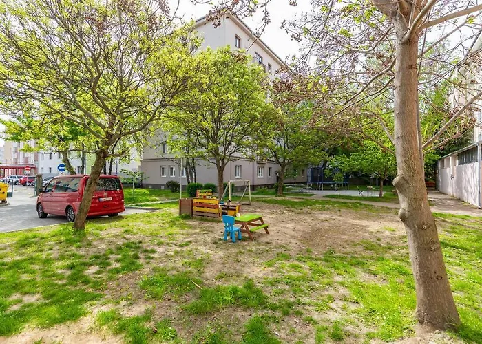 Tranquil Haven: Old Town Proximity *